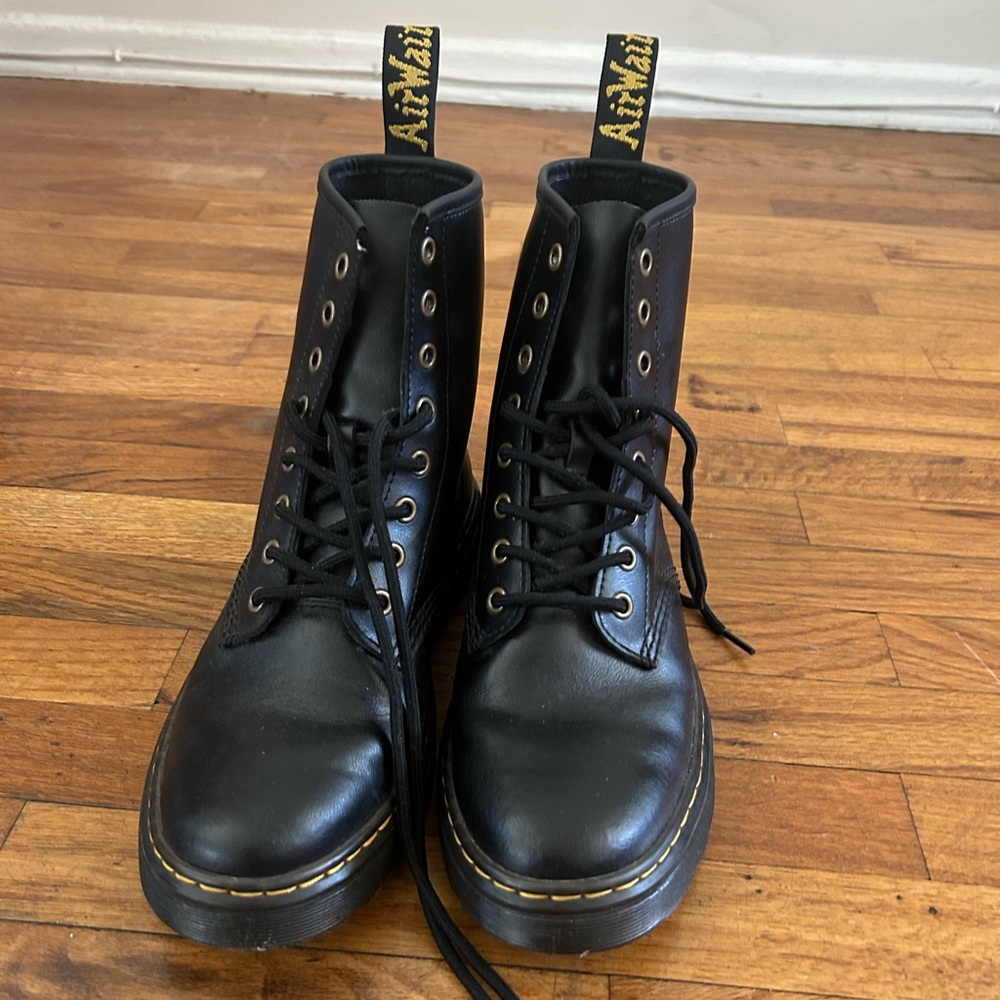 GREAT condition doc martens zavala size 9